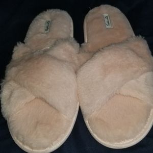 Splendid. Soft fuzzy sleepers. Size M/L. Color: Soft pink. New.